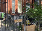 208 Carlton St B, Toronto