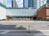 180 University Ave 2104, Toronto