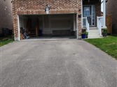 981 Black Cherry Dr Upper, Oshawa