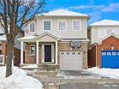 39 Harkness Dr, Whitby