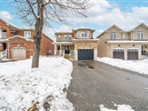 8 Pardon Ave, Whitby