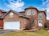 25 Winterberry Dr, Whitby