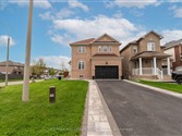 32 Harkness Dr, Whitby