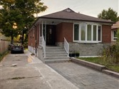 34 Crocus Dr Main, Toronto