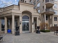 8 Maison Parc Crt 321, Vaughan