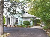 17 Sandy Hook Rd, Uxbridge