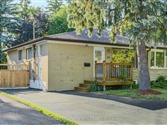 44 Richardson Dr, Aurora