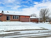 39 Portland Cres A, Newmarket