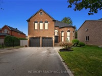 525 Binns Ave, Newmarket