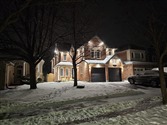 262 Paxton Cres Main Fl, Newmarket