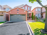 423 Flanagan Crt Lower, Newmarket