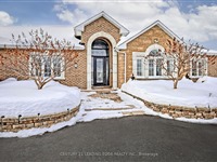 2 Deer Ridge Rd, Uxbridge