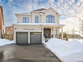 678 Somerville Dr, Newmarket