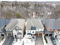 99 Bridgepointe Crt, Aurora