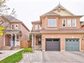 8 Hollidge Blvd, Aurora