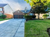 412 Mathews Crt, Newmarket