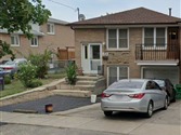 7127 Darcel Ave, Mississauga