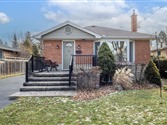 2326 Redfern Rd, Burlington