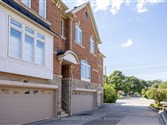 581 Scarlett Rd TH2, Toronto