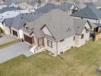 4230 Village Creek Dr, Fort Erie