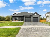 27 Spruce Cres, North Middlesex