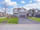82 Lampman Dr, Grimsby