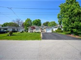 96 Lakeside Dr, Grimsby