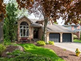 90 Carriage Hill Dr, London