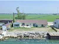 18042 Erie Shore Dr, Chatham-Kent